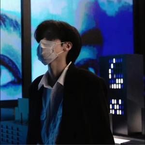 Meet your Posher, Quoc hai